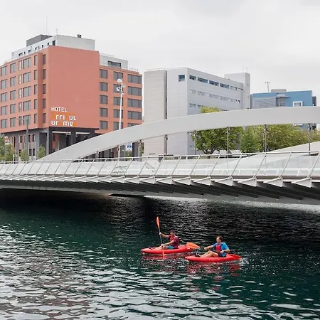 Colectia Urumea Отель